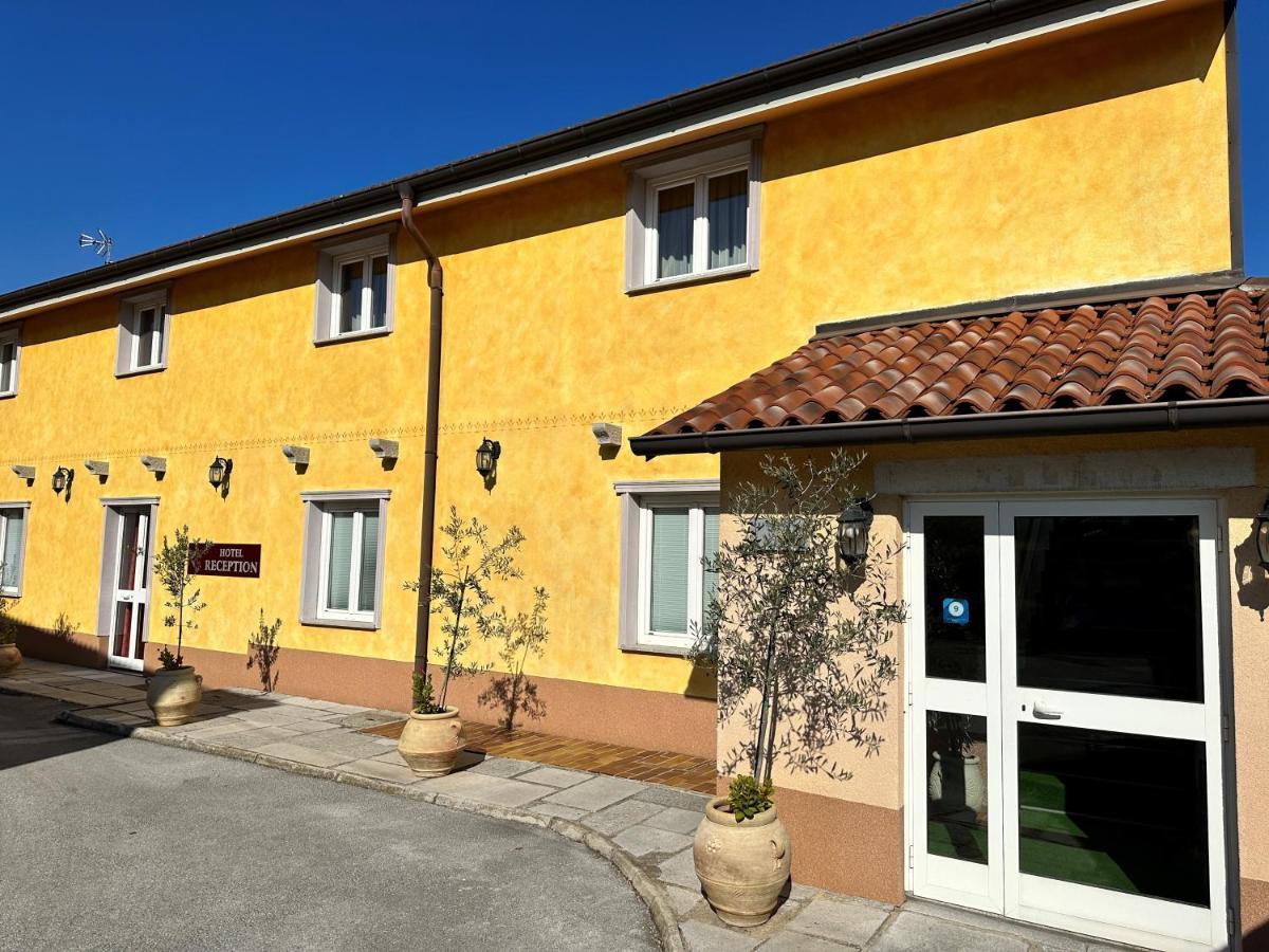 Hotel Grahor Depandance Sežana Exteriör bild